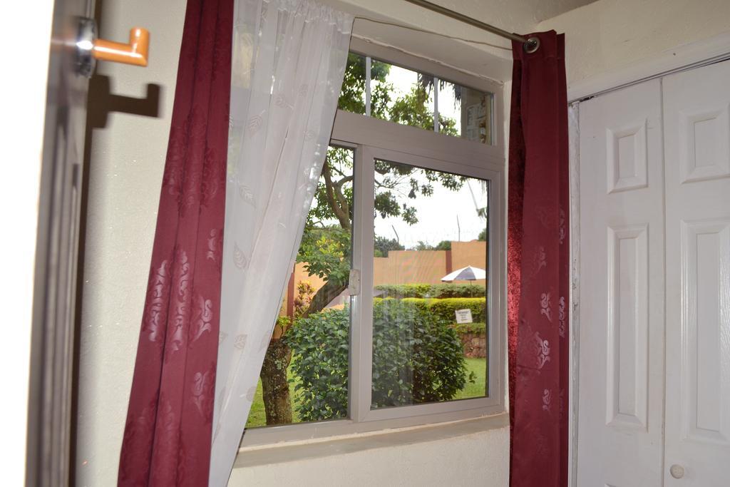 Executive Airport Hotel Entebbe Exterior photo